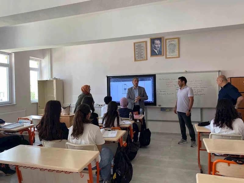 Kütahya İl Millî Eğitim Müdürü Yılmaz’dan Necip Fazıl Kısakürek Anadolu Lisesi’ne ziyaret
