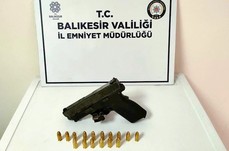 Bandırma’da kaçak sigara ve silah operasyonu
