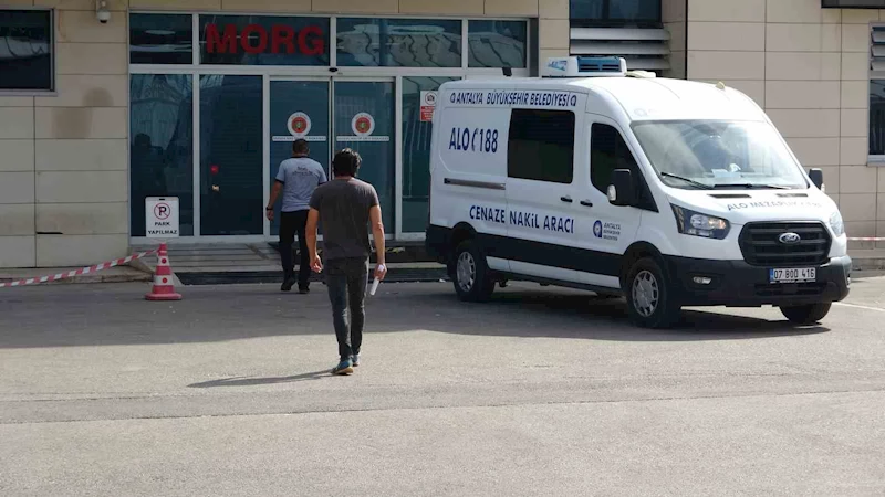 Çatıdan hortumla balkona inmek isterken hayatını kaybeden şahsın cenazesi teslim alındı
