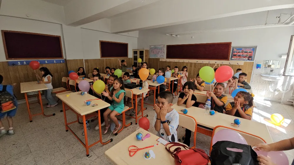 Uyum haftası başladı, okullar öğrencilerin sesleri ile yankılandı
