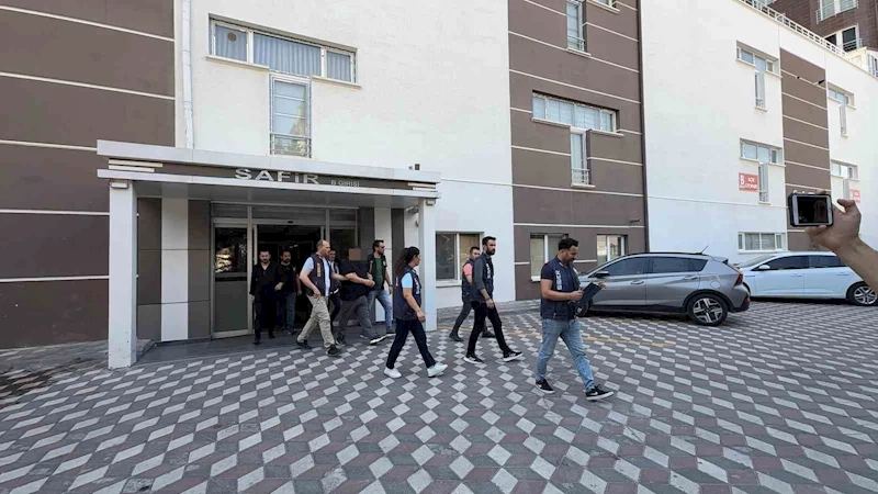 Halk arasında endişe korku ve panik oluşturmak suçundan gözaltına alındı
