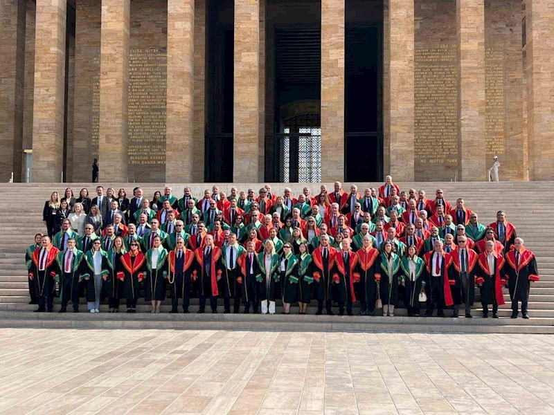 Yargıtay üyeleri, adli yılın açılışı dolayısıyla Anıtkabir’i ziyaret etti
