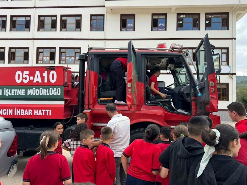 İlkokul öğrencilerinin ilk dersi yeşil vatan
