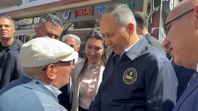 Bakan Yerlikaya Ağrı’da esnafla buluştu, taleplerini dinledi
