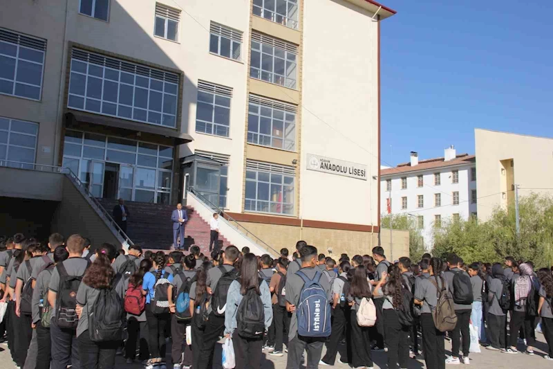Gün, Iğdır Anadolu Lisesi’ni ziyaret etti
