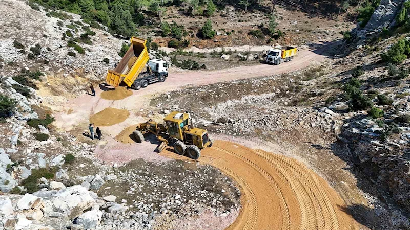 Tarsus’ta mahallelerin ulaşım sorunu çözülüyor
