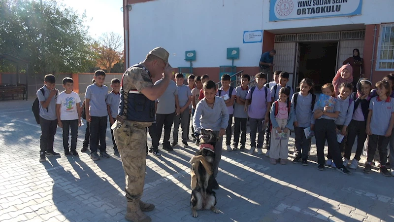 Jandarma ekiplerinden öğrencilere trafik eğitimi
