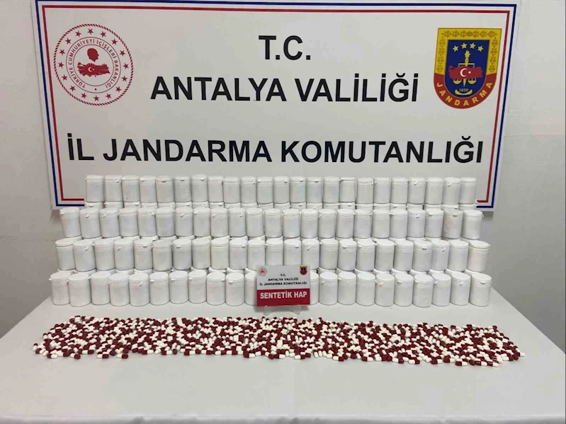 Kontrol noktasında durdurulan araçtan binlerce sentetik hap ele geçirildi
