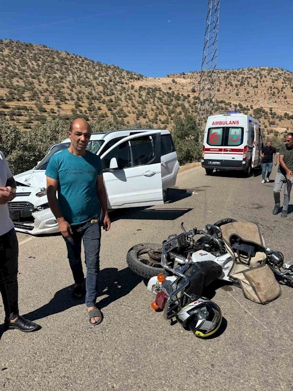 Batman’da hafif ticari araç ile motosiklet çarpıştı: 1 yaralı
