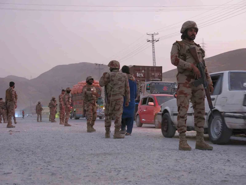 Pakistan’da çatışma: 12 asker hayatını kaybetti, 13 terörist öldürüldü
