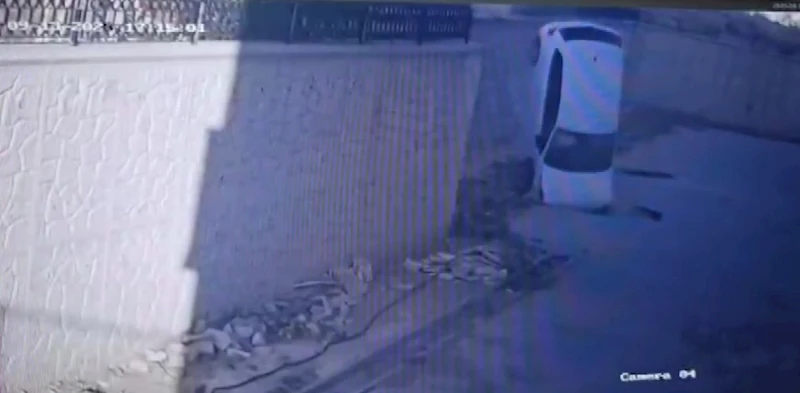 Otomobil, metrelerce yükseklikten yere çakıldı: 1 yaralı
