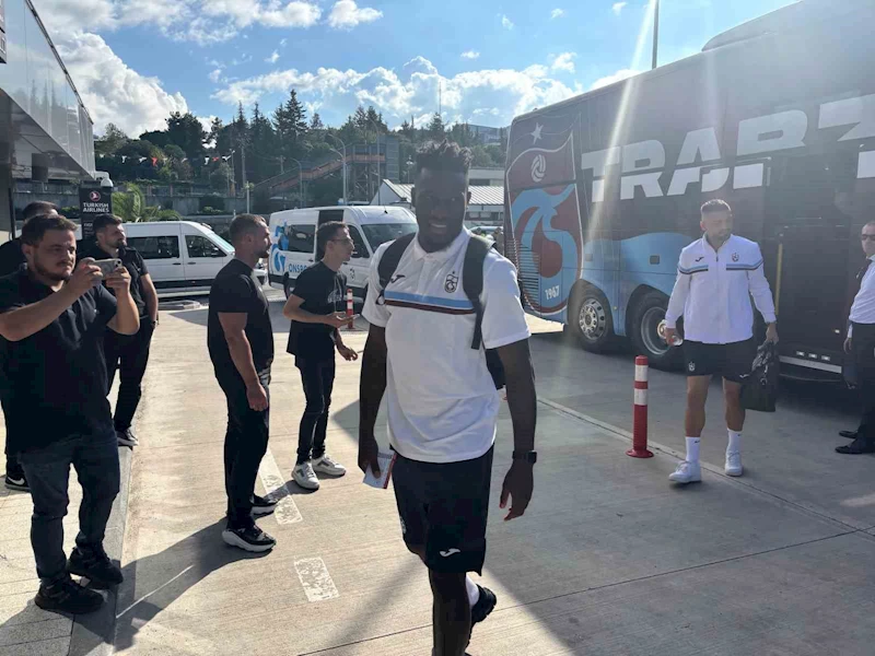 Trabzonspor, Fenerbahçe maçı için İstanbul’a gitti
