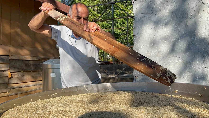 On iki bin yıllık siyezin hasadını tamamlayan çiftçilerin bulgur yapım mesaisi başladı
