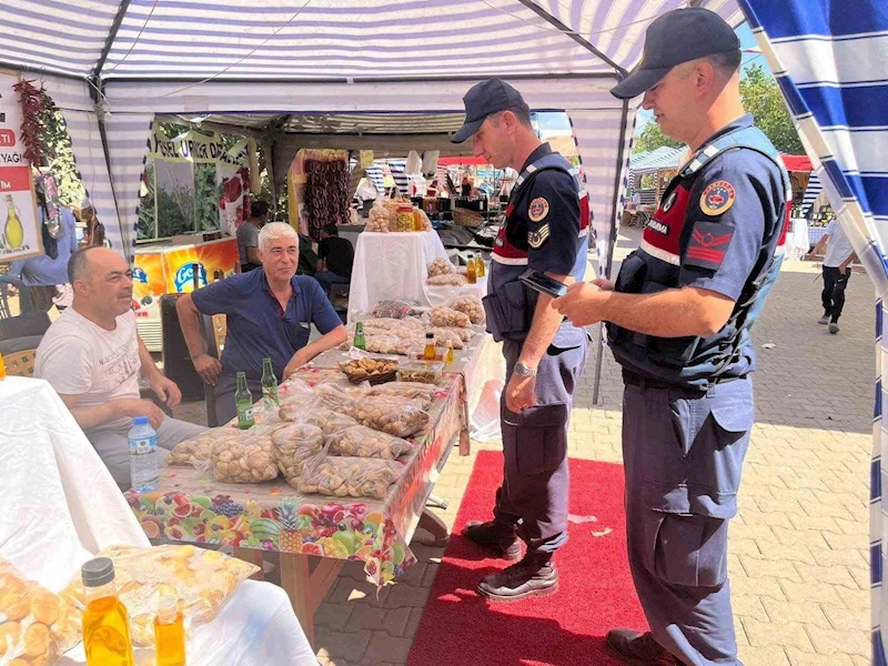 Karacasu’da festival alanında esnafa ’Güvenli Ticaret’ uyarısı
