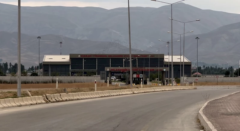 Hakkarililer havalimanına ek sefer istedi
