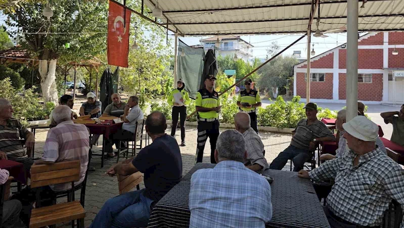 Salihli’de polis ve jandarmadan vatandaşlara trafik eğitimi
