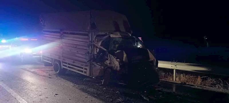 Bilecik’te hafif ticari araç kamyonetle çarpıştı: 1 ölü, 2 yaralı
