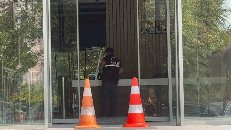 Boşanma aşamasındaki eşini ayağından vurup kaçtı
