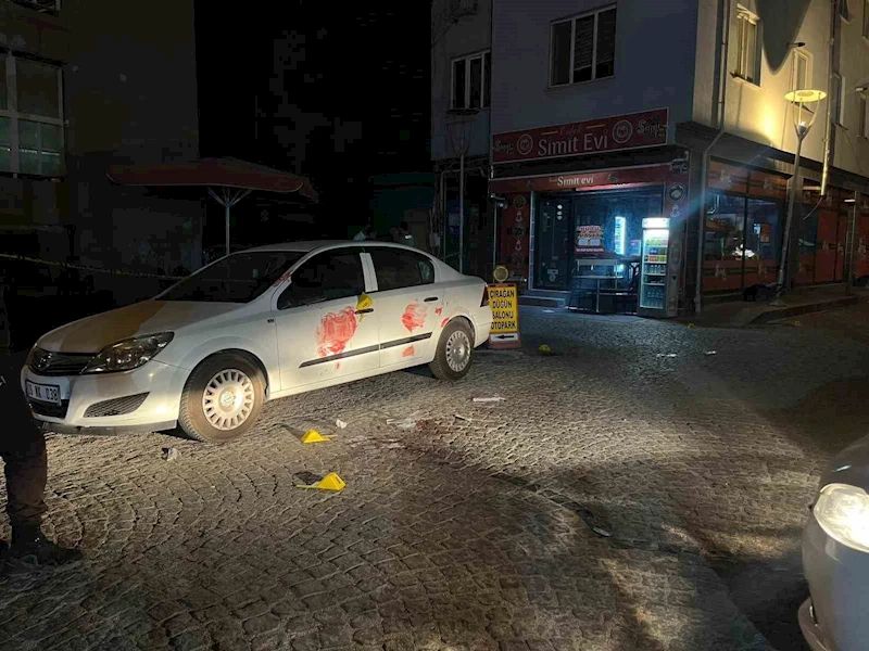 "Yan baktın" diyerek kuryeyi bıçaklayıp kaçtılar