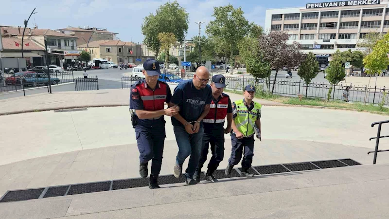 İzmir Büyükşehir personeli, FETÖ’den ihraç polis kimliğiyle yakalandı
