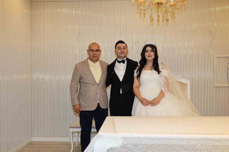 Ağrı Valisi Koç, düğün törenlerinde ailelerin sevincine ortak oldu
