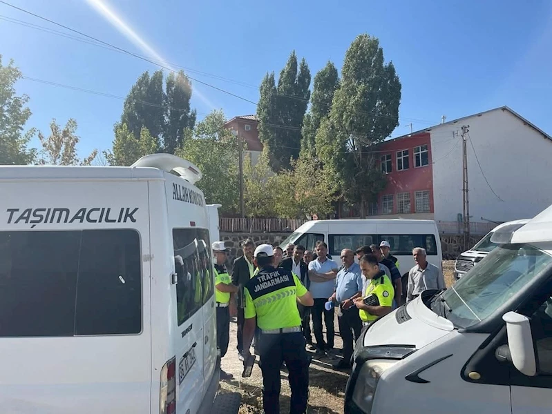 Diyadin’de okul servis araçları ve sürücüler denetlendi
