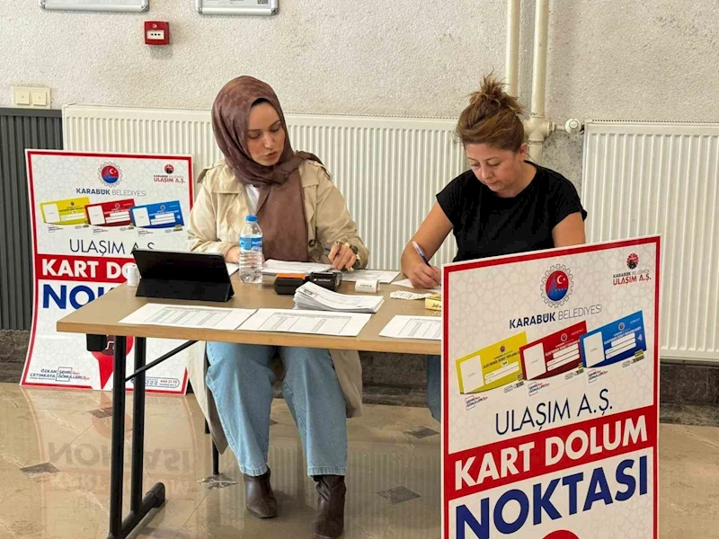 Karabük Belediyesi, öğrenciler için kampüs ve yurtlarda ulaşım stantları kurdu

