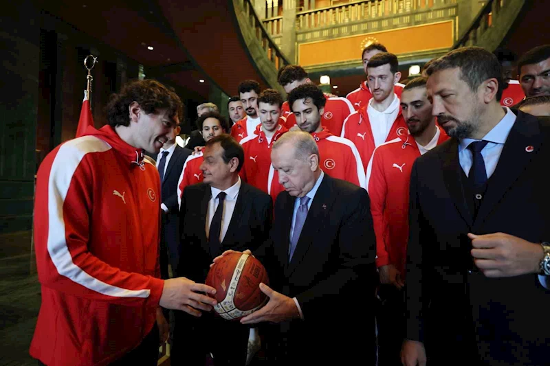 Cumhurbaşkanı Erdoğan’dan A Milli Erkek Basketbol Takımına tebrik
