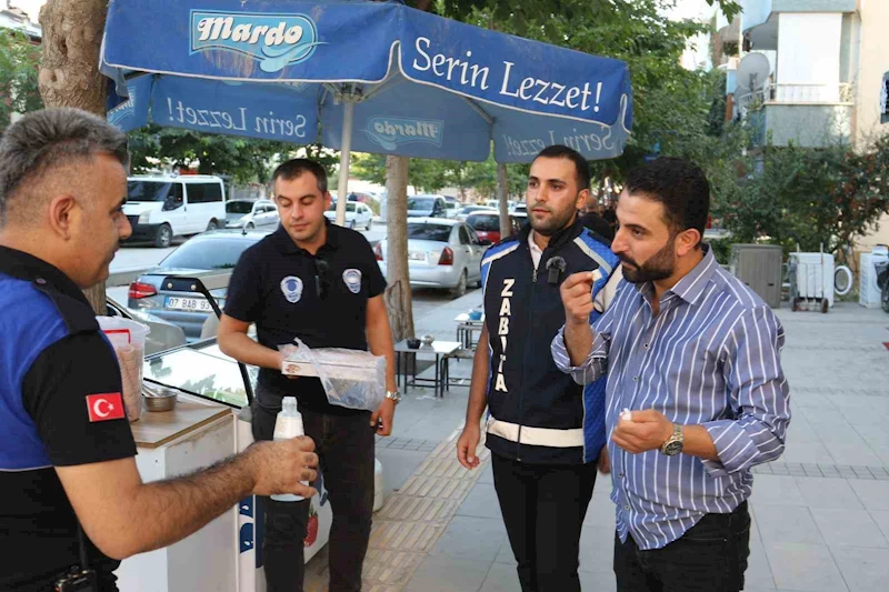 Zabıtadan lokum ve kolonyalı kaldırım işgali uyarısı
