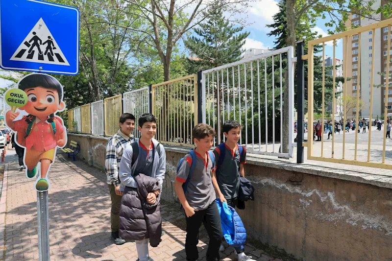 Talas’ta okul geçitleri hem sevimli hem güvenli
