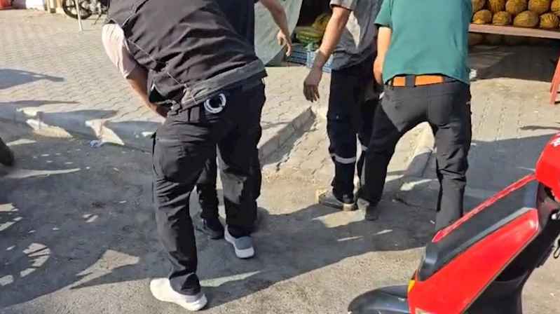 Adana’da narkotik polisleri okul önlerinde görevde
