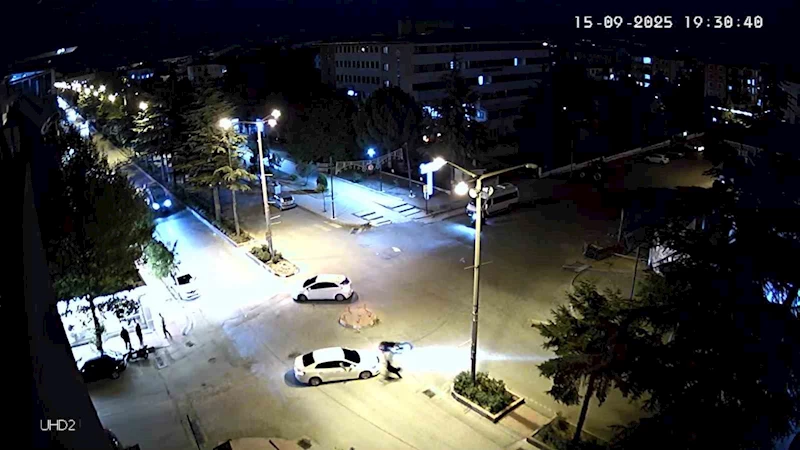 Motosikletle çarpışan otomobilin sürücüsü durmadan kaçtı
