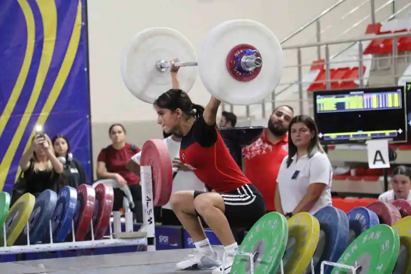 Gençler Kulüpler Türkiye Halter Şampiyonası Eskişehir’de başladı