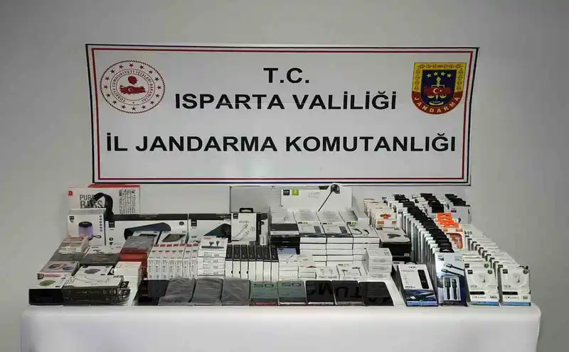 Isparta’da jandarmadan 3 farklı kaçakçılık operasyonunda 4 gözaltı
