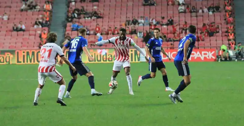 Trendyol Süper Lig: Samsunspor: 0 - Kasımpaşa: 0 (İlk yarı)