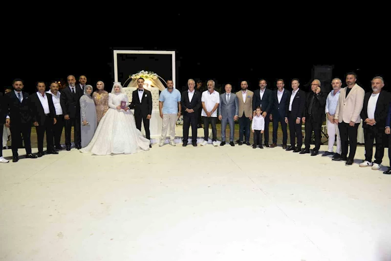 Bursa’da siyaset ve iş dünyasını buluşturan düğün
