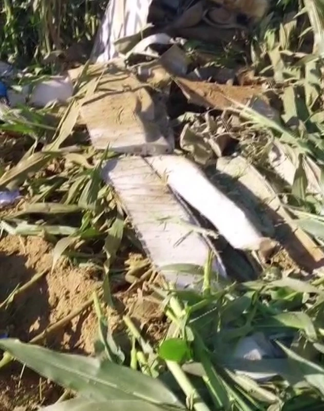 Eğitim amaçlı havalanan bir helikopter, İzmir’in Torbalı ilçesine bağlı Kırbaş Mahallesi’nde mısır tarlasına düştü. Olayda 1 pilot hayatını kaybetti.
