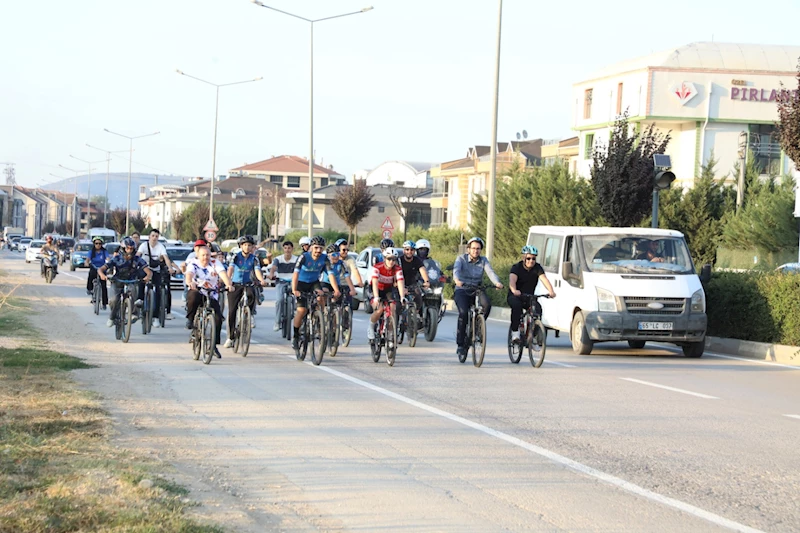 İnegöl’de ’Zaferden kurtuluşa’ sloganıyla bisiklet turu düzenlendi
