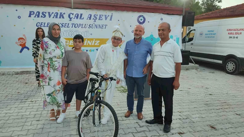 Çal’da 11 çocuk erkekliğe ilk adımlarını birlikte attı

