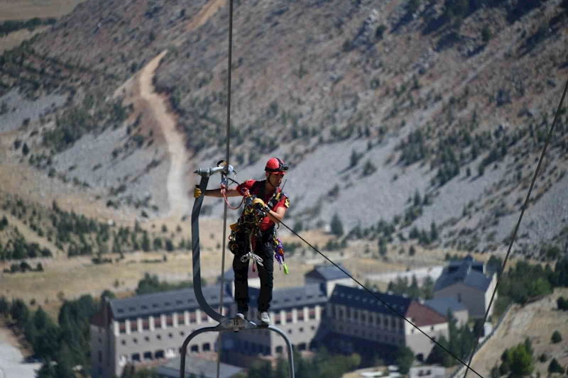Isparta’da bin 850 rakımda teleferikte nefes kesen kurtarma tatbikatı

