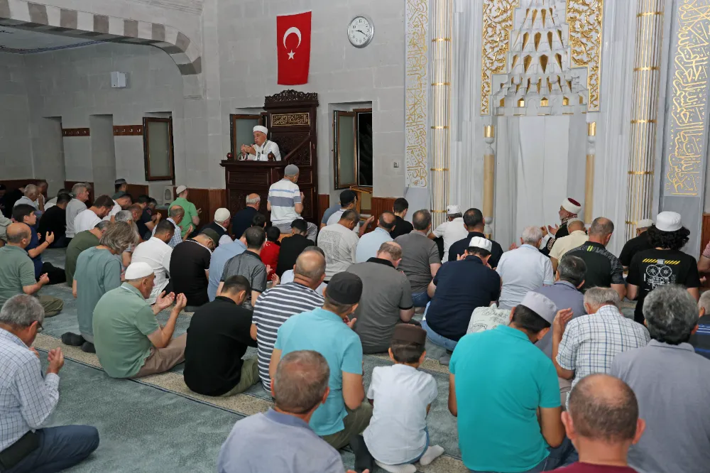 Talas’ta Kandil Gecesi dualarla ihya edildi