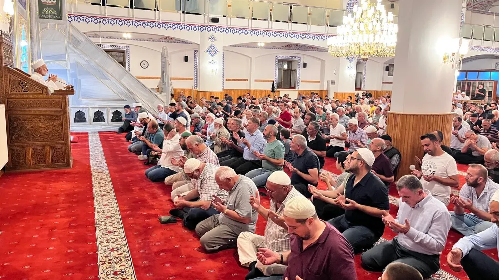 Hacılar kandil gecesinde huzurla doldu