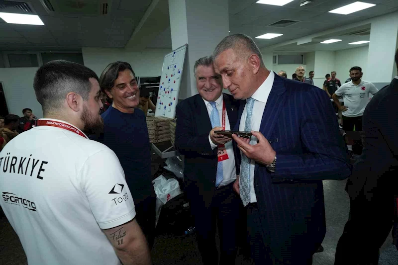Cumhurbaşkanı Erdoğan’dan A Milli Futbol Takımı’na tebrik telefonu
