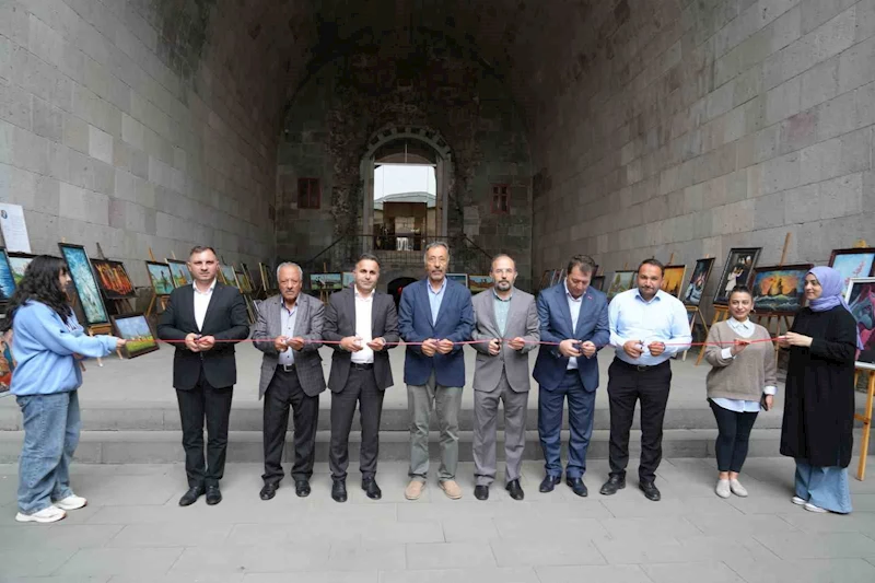 Tarihi Çifte Minareli Medrese’de resim sergisi
