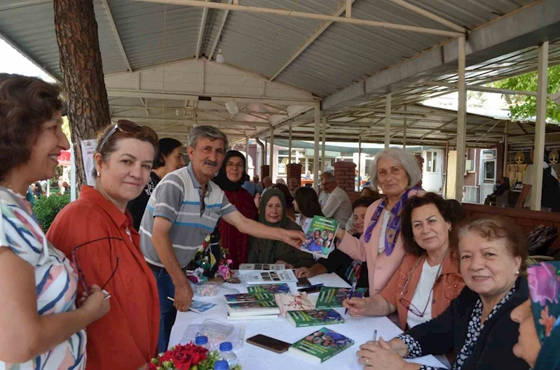 Yazar Emine Ataman Koç’un imza törenine yoğun ilgi
