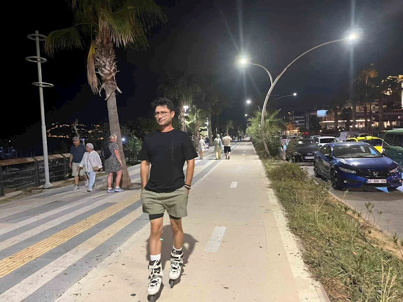 Alanya’da sahilde kaybolan çocuk, patenci Rus kadın sayesinde bulundu
