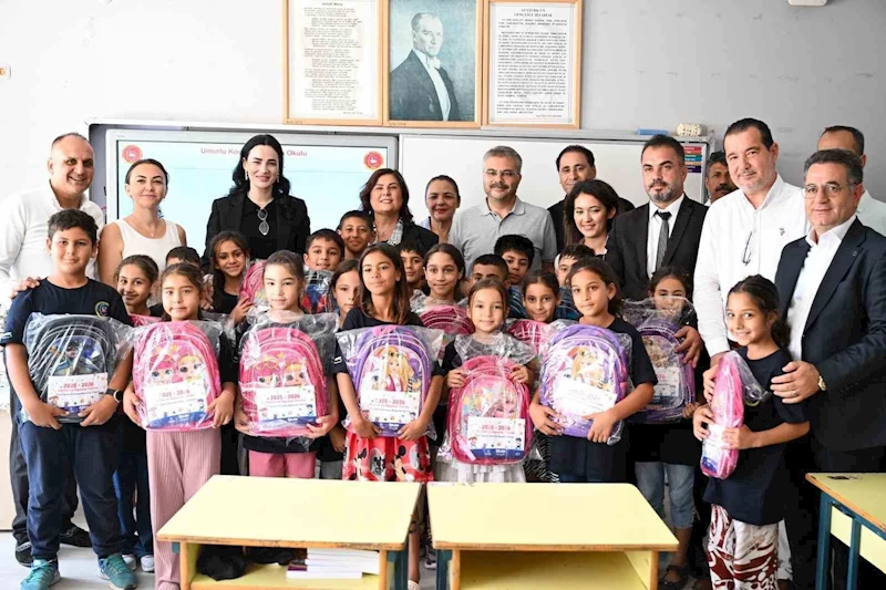 Aydın Büyükşehir’den öğrencilere okul çantası
