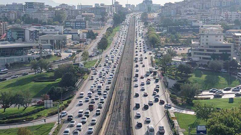 Okullar açıldı, Bursa trafiğinde yoğunluk yaşandı
