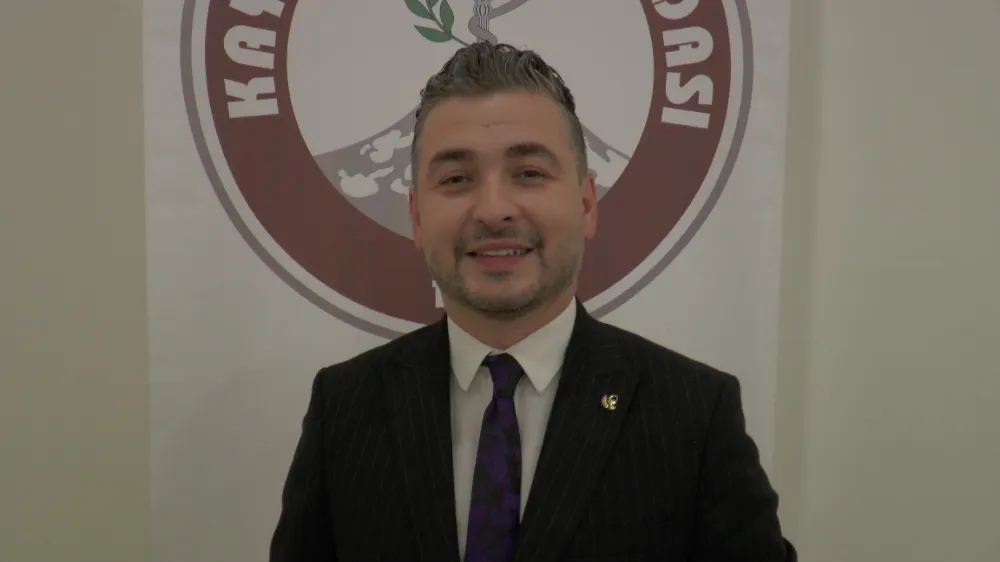 Kayseri Eczacı Odası’nda Uğur Nuri Akın güven tazeledi
