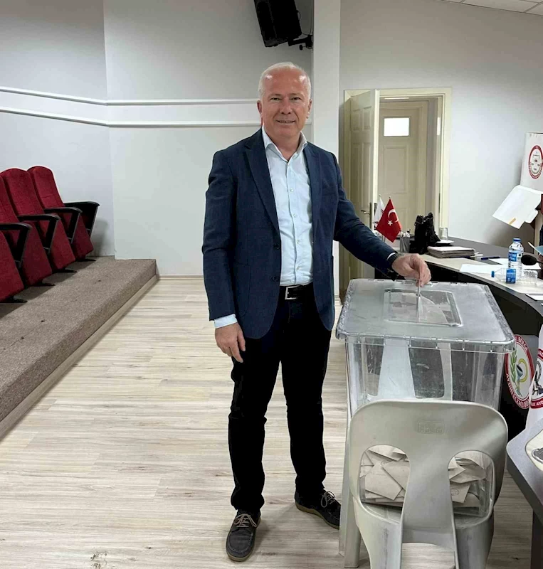 Aydın Eczacı Odası Başkanı Karaarslan 7. defa güven tazeledi
